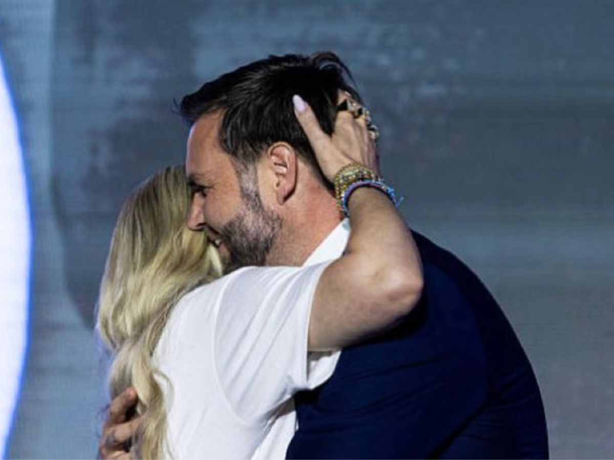 Lip Reader Decodes What Erika Kirk & JD Vance Exchange on Stage at Mississippi