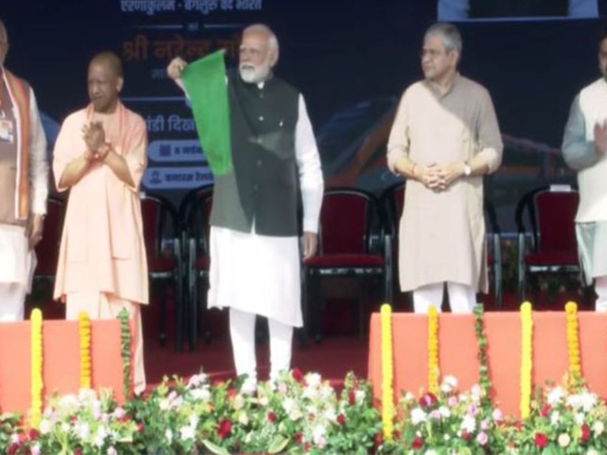 PM Modi Unveils Four New Vande Bharat Trains on Varanasi Routes