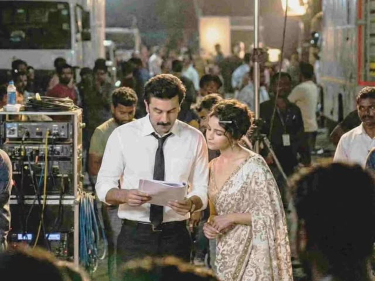 Alia Bhatt Spotted in Sporty, Natural Look | INSIDE PICTURES