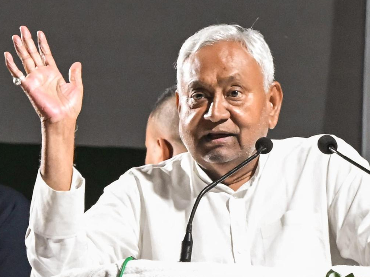 Why Did Nitish Kumar’s First Government in 2000 Last Only 7 Days Despite Being Invited by the Governor?