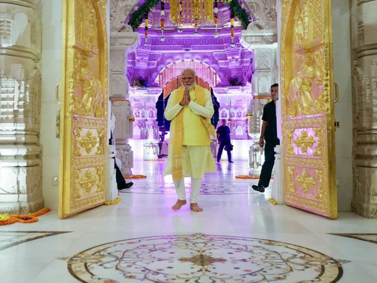 Ayodhya Ram Mandir Flag Hoisting: PM Modi Performs Prayers at Ayodhya Before Grand Flag Hoisting Ceremony