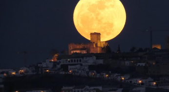 What Is a Supermoon 2025? The Science Behind the Moon’s Close Approach to Earth
