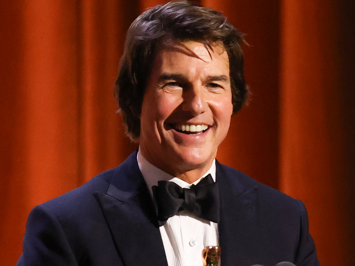 Tom Cruise stayed true to tradition in a crisp black tux - Photo Gallery