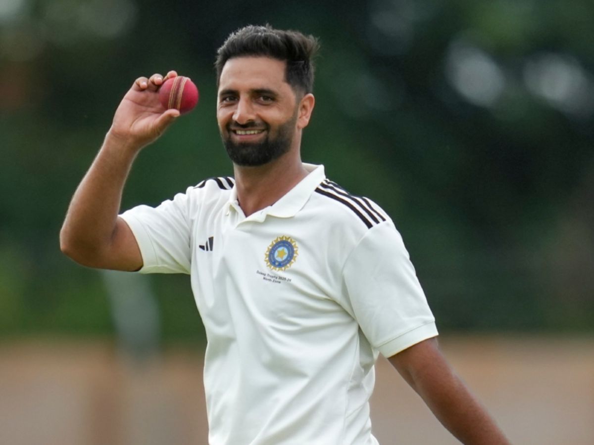 Who is Auqib Nabi Dar? The Kashmiri Cricketer Who Won an ₹8.4 Crore IPL Deal | Bio, Age, Family, Stats & More