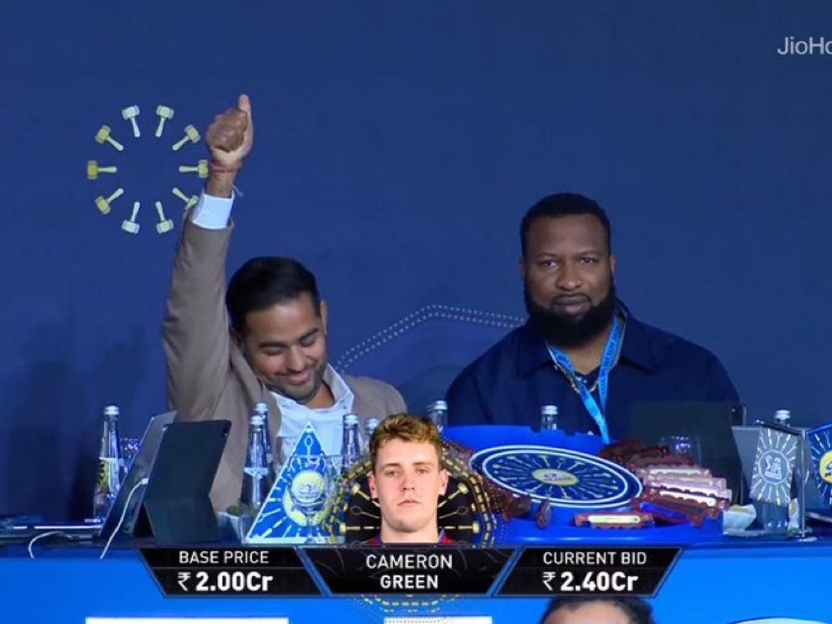 Akash Ambani’s Priceless Reaction as Cameron Green Breaks IPL Overseas Auction Record | Watch