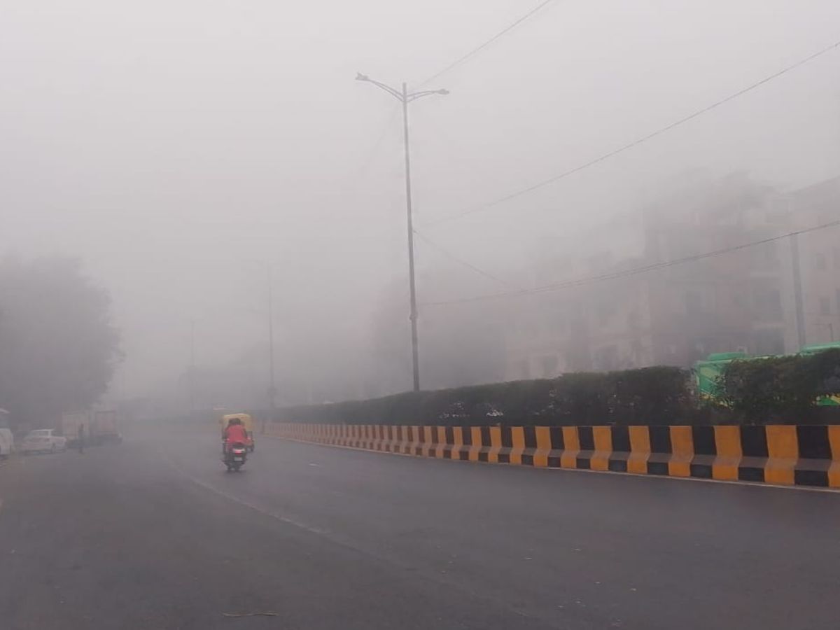 Delhi Pollution Alert: What Residents Need to Know About Hazardous Air & Fog? 177 Flights Cancelled, Delhi Airport Issues Advisory