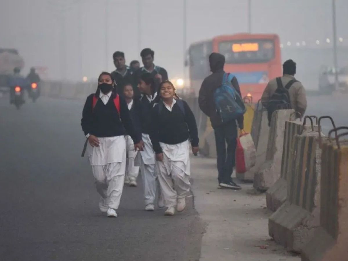Delhi Schools: Offline Classes Resume for Classes 6–11, Hybrid Mode Continues for Classes 1–5