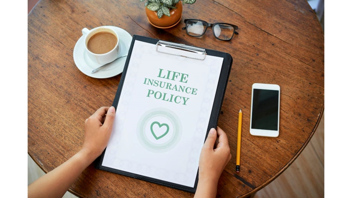 Why Young Professionals in India Are Turning to Investment Plans Linked to Life Insurance Policy Coverage
