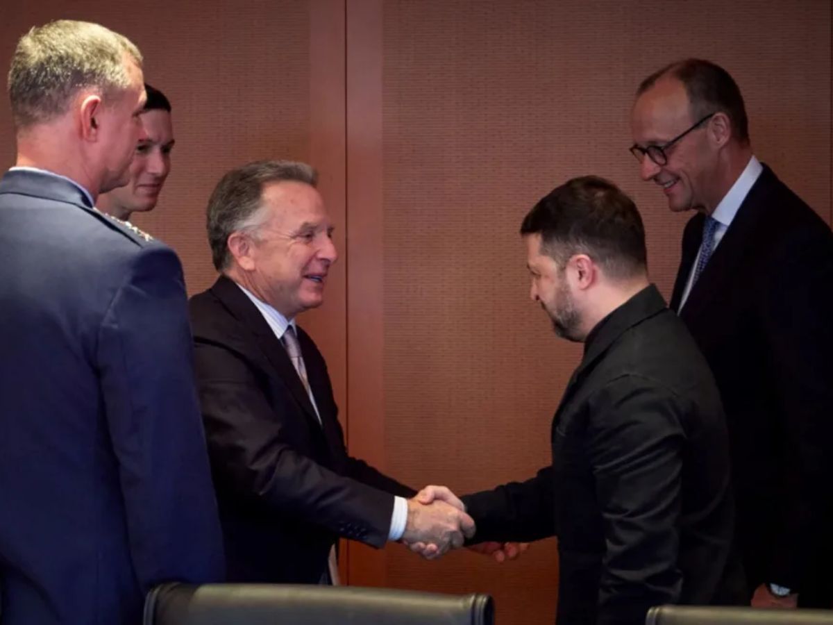 Zelenskiy Drops NATO Goal as Trump Envoys Report Progress in Peace Talks