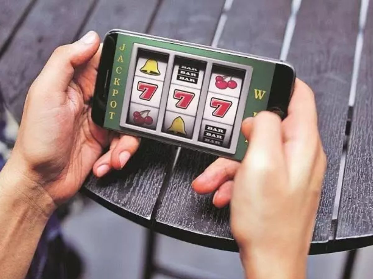 Online Betting Addiction: Telangana Teen Dies by Suicide After Losing Rs 1 Lakh on Online Betting App