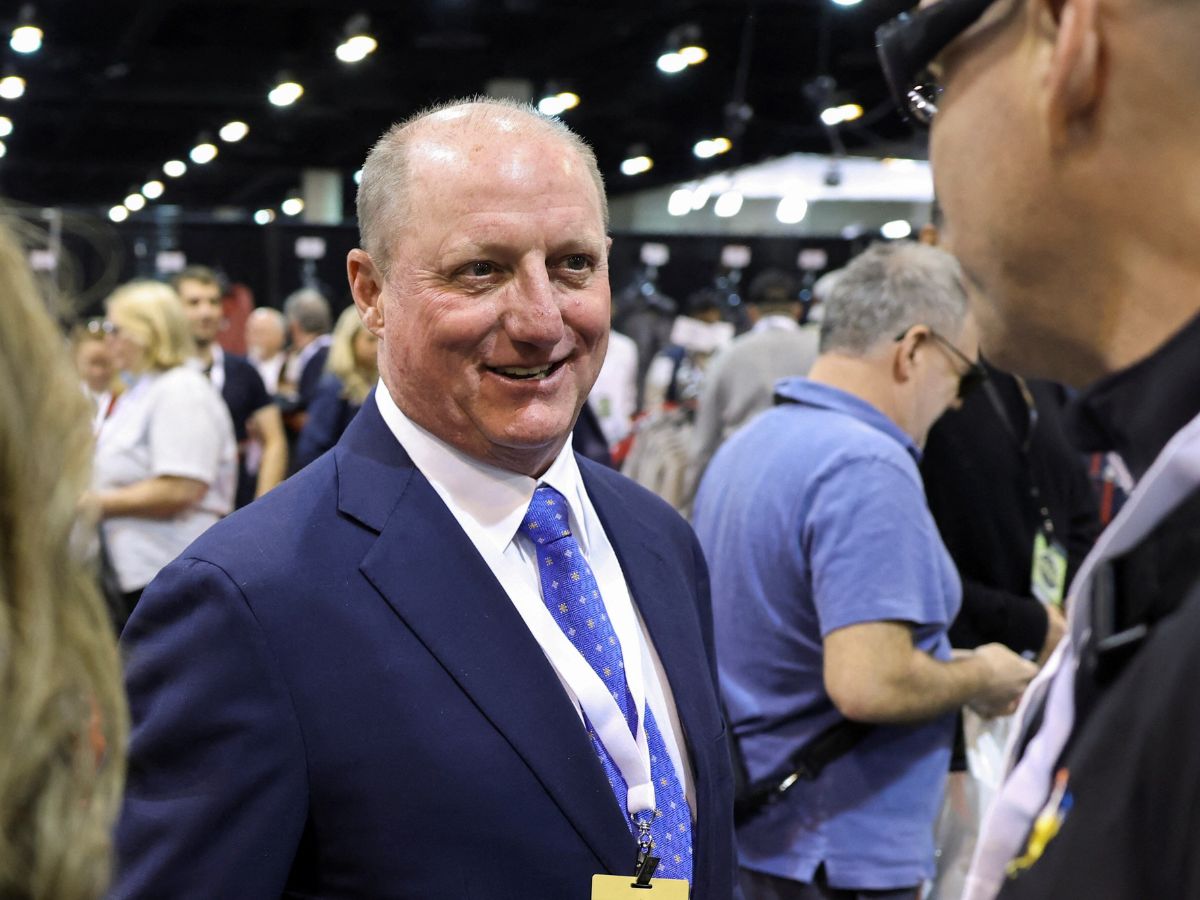 Berkshire Hathaway Reshuffles Leadership Ahead of Buffett’s Handover to Greg Abel