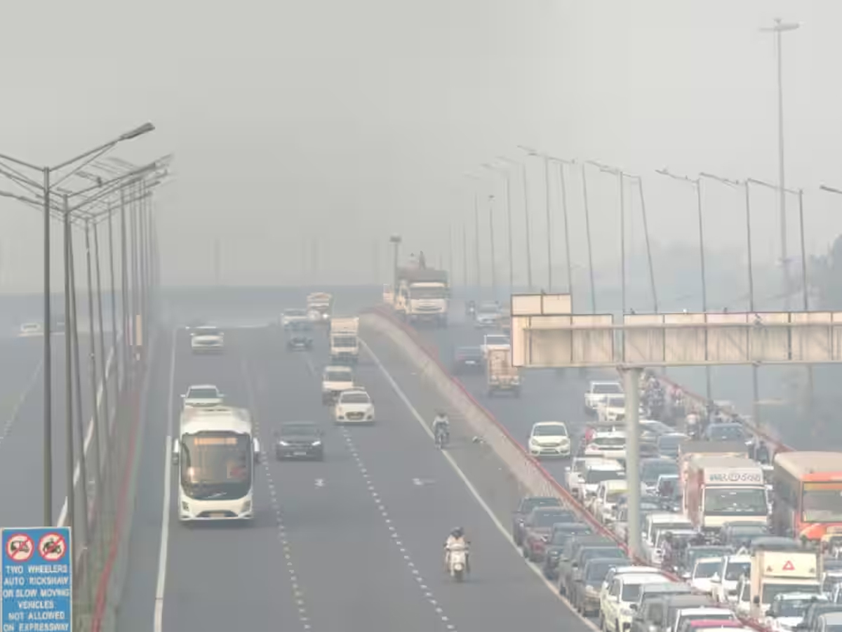 WFH Rule, BS-6 Vehicle Ban, No Fuel Without PUC: Delhi Enforces Tougher Pollution Curbs as AQI Turns Severe from Thursday