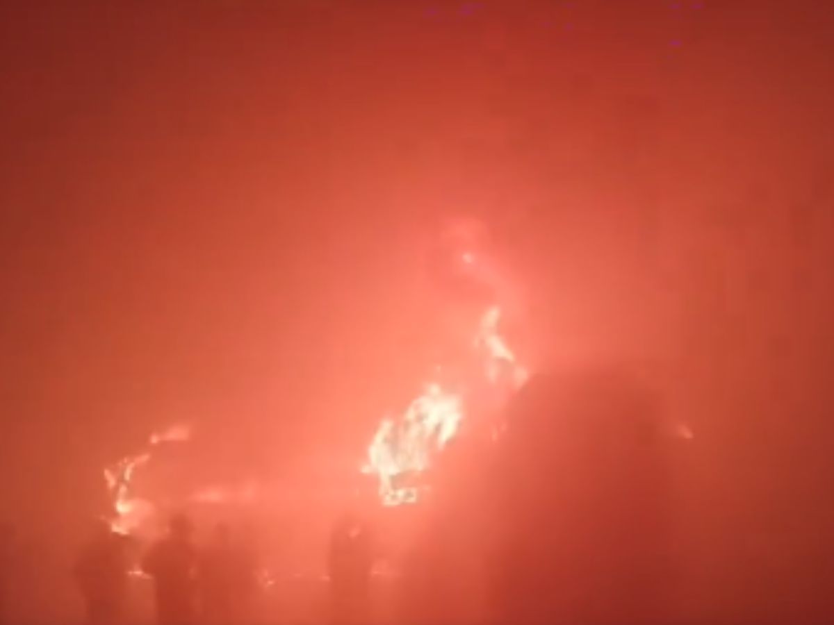 Delhi-Agra Expressway Crash: Fog Leads to Massive Fire After Multiple Vehicles Collide; 4 Dead