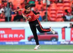 "Chance of both of them playing are pretty small": Doeschate on Suthar and Dubey's Test debut