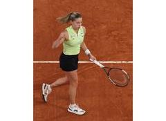 Maja Chwalinska creates history as first qualifier to reach French Open final, sets title clash against Mirra Andreeva