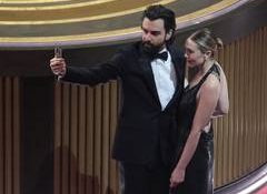 'WandaVision' star Elizabeth Olsen set to welcome first child with husband Robbie Arnett