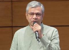 Railways Minister Ashwini Vaishnaw reviews master plan for redevelopment of busy stations