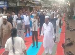 Mumbai BJP Minority Morcha organises yoga session at Minara Masjid ahead of International Yoga Day