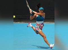Emma Raducanu withdraws from Wimbledon after scans reveal stress fracture