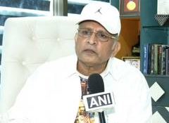 "Grateful to all who loved and accepted me": Annu Kapoor on completing 44 years in film industry