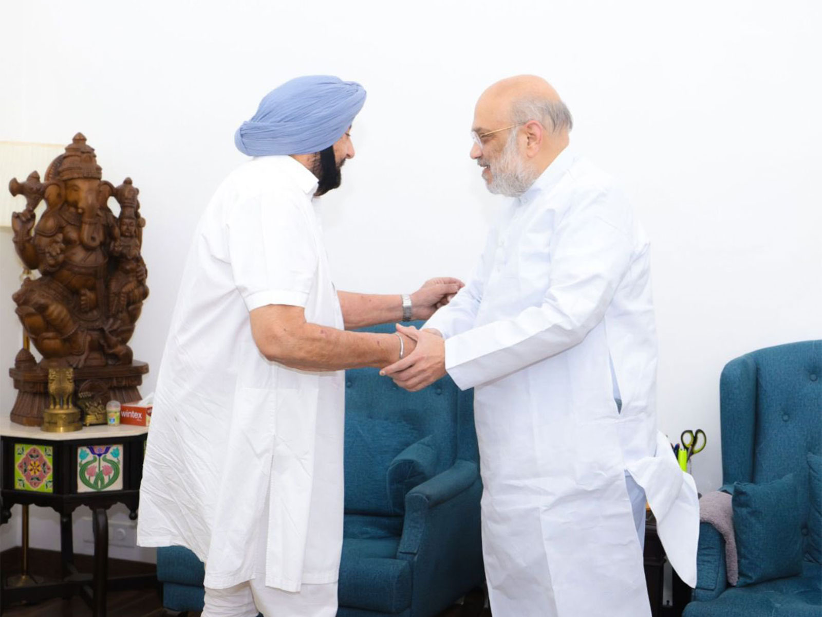 Former Punjab Chief Minister Captain Amarinder Singh meets Union Home Minister Amit Shah (Photo X/@capt_amarinder) Former Punjab Chief Minister Captain Amarinder Singh meets Union Home Minister Amit Shah (Photo X/@capt_amarinder)