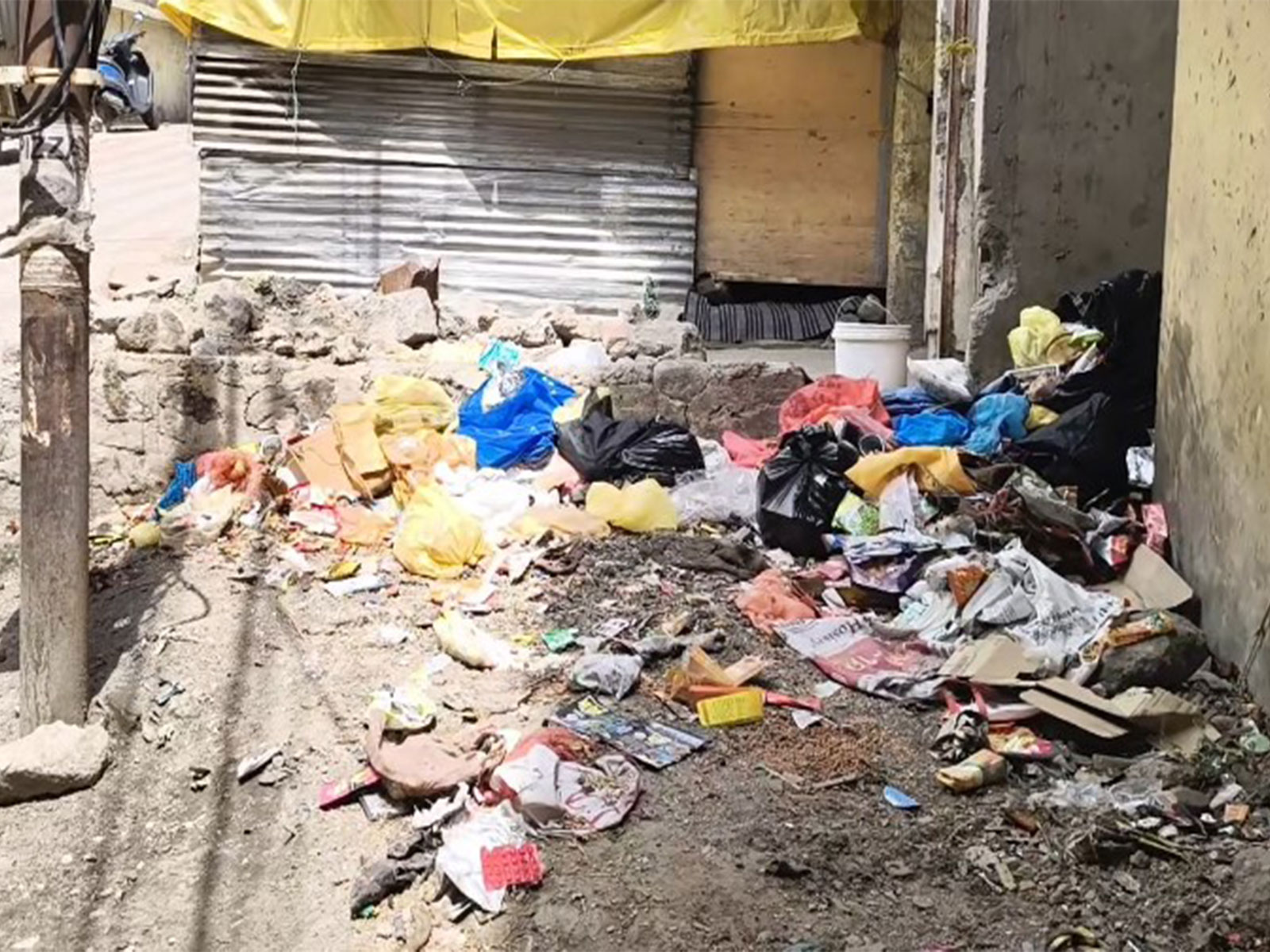 Garbage in Manalai (Photo/ANI) Garbage in Manalai (Photo/ANI)