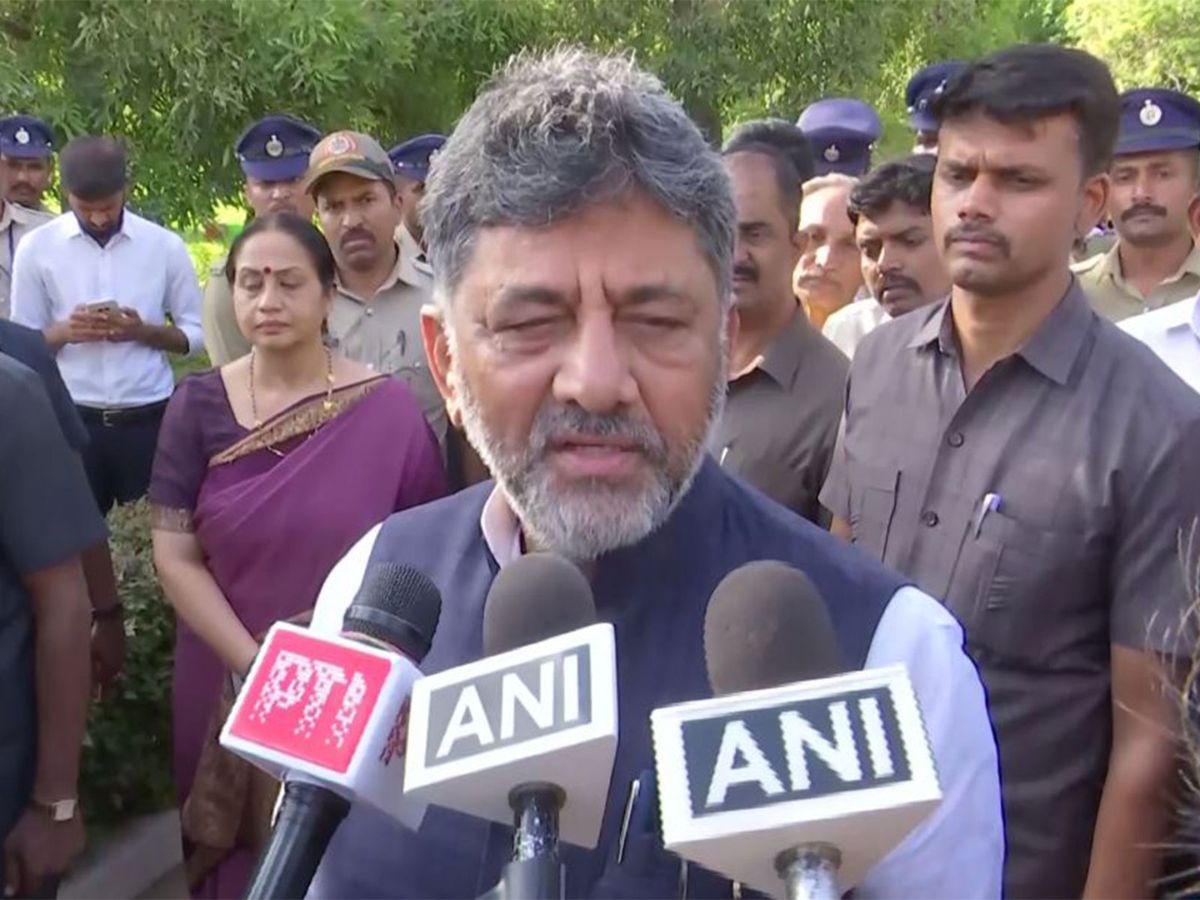 DK Shivakumar seeks to pacify Ramalinga Reddy after cabinet resignation