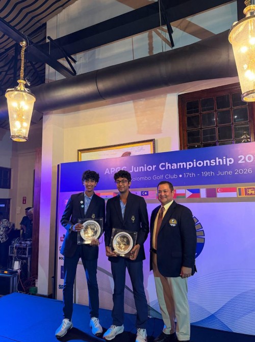 Harjai Milkha Singh and Krish Chawla with the APGC Championship Junior Golf title.