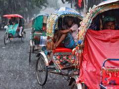 Heavy rain disrupts flights, trains in Southern Bangladesh