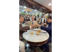 Christopher Nolan, Tom Holland, Matt Damon enjoy Chai, bun maska in Mumbai