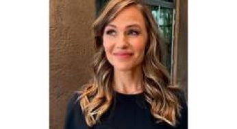 Jennifer Garner, Judy Greer spotted filming Netflix's '13 Going on 30' reimagining