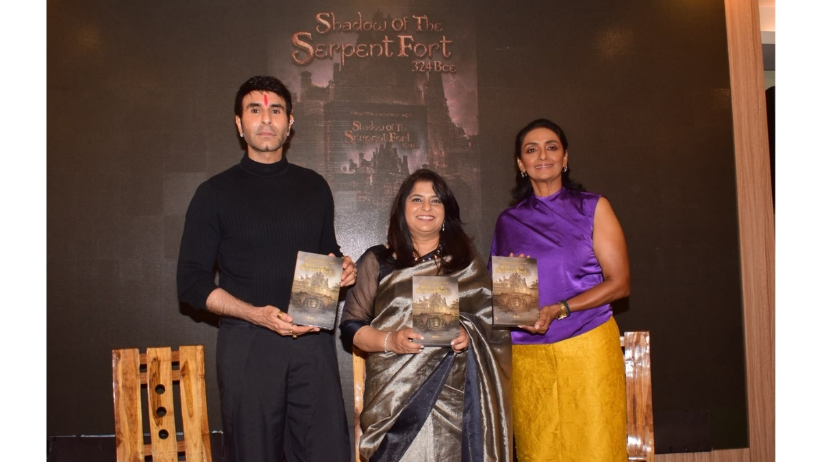 Acclaimed Actress Shanthi Priya Unveils Shadow of the Serpent Fort by Author Arti Chavan at Grand Mumbai Launch event held at Title Waves