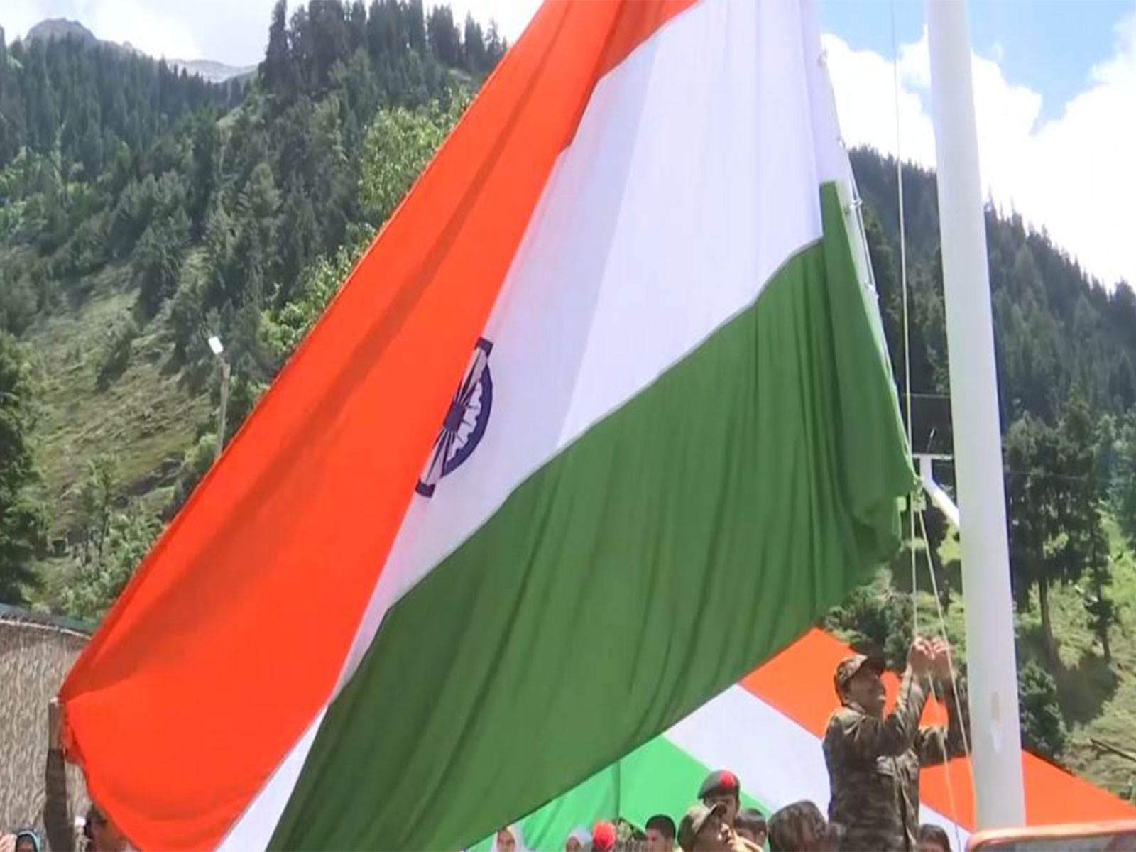 Indian Army's Chinar Corps inaugurates a High-Mast National Flag at Chandanwari (Photo/ANI) Indian Army's Chinar Corps inaugurates a High-Mast National Flag at Chandanwari (Photo/ANI)