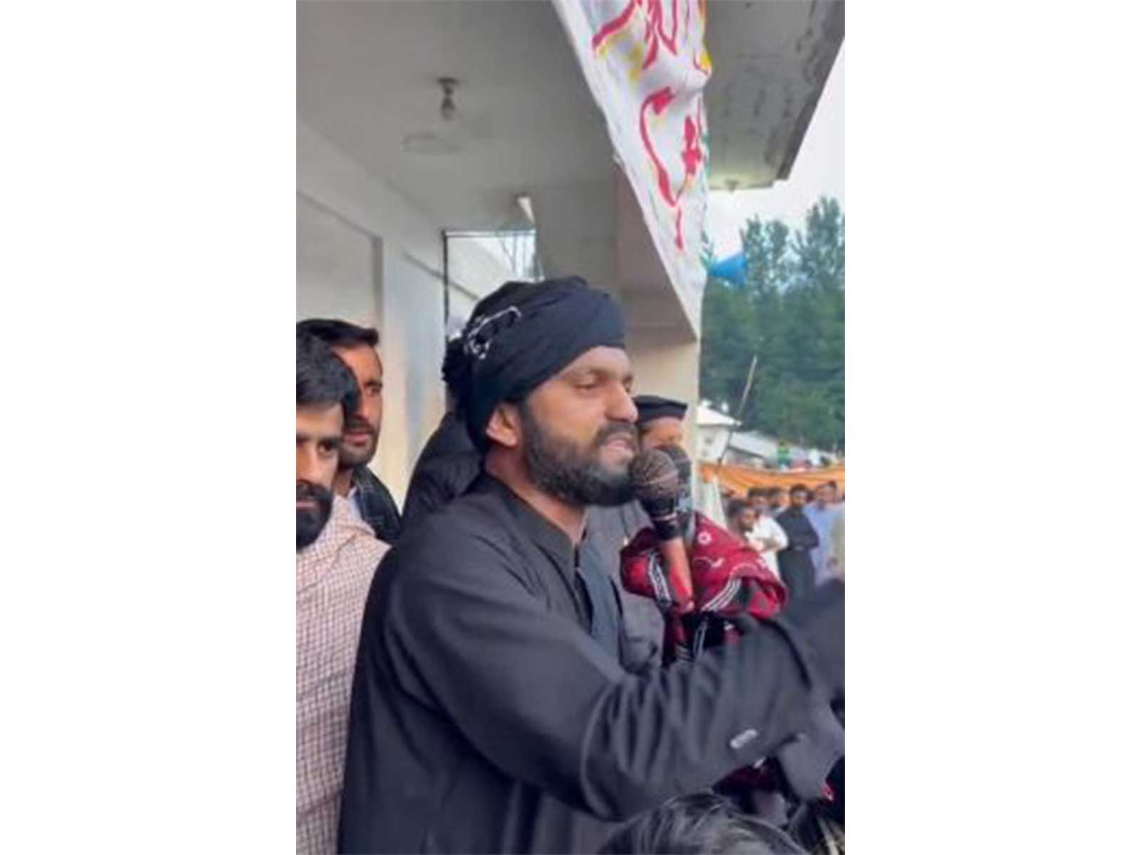 Advocate Mehrah Khawja addressing people (Photo/ANI) Advocate Mehrah Khawja addressing people (Photo/ANI)