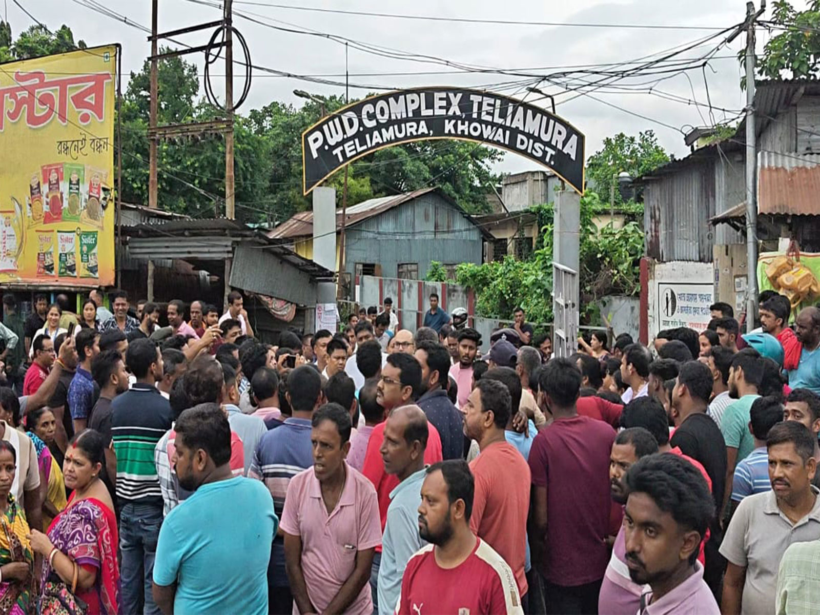 Protest over electricity outage in Teliamura, Tripura (Photo/ANI) Protest over electricity outage in Teliamura, Tripura (Photo/ANI)