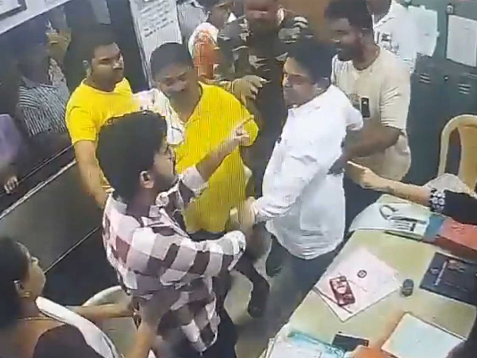 Shiv Sena corporator accused of assaulting doctors