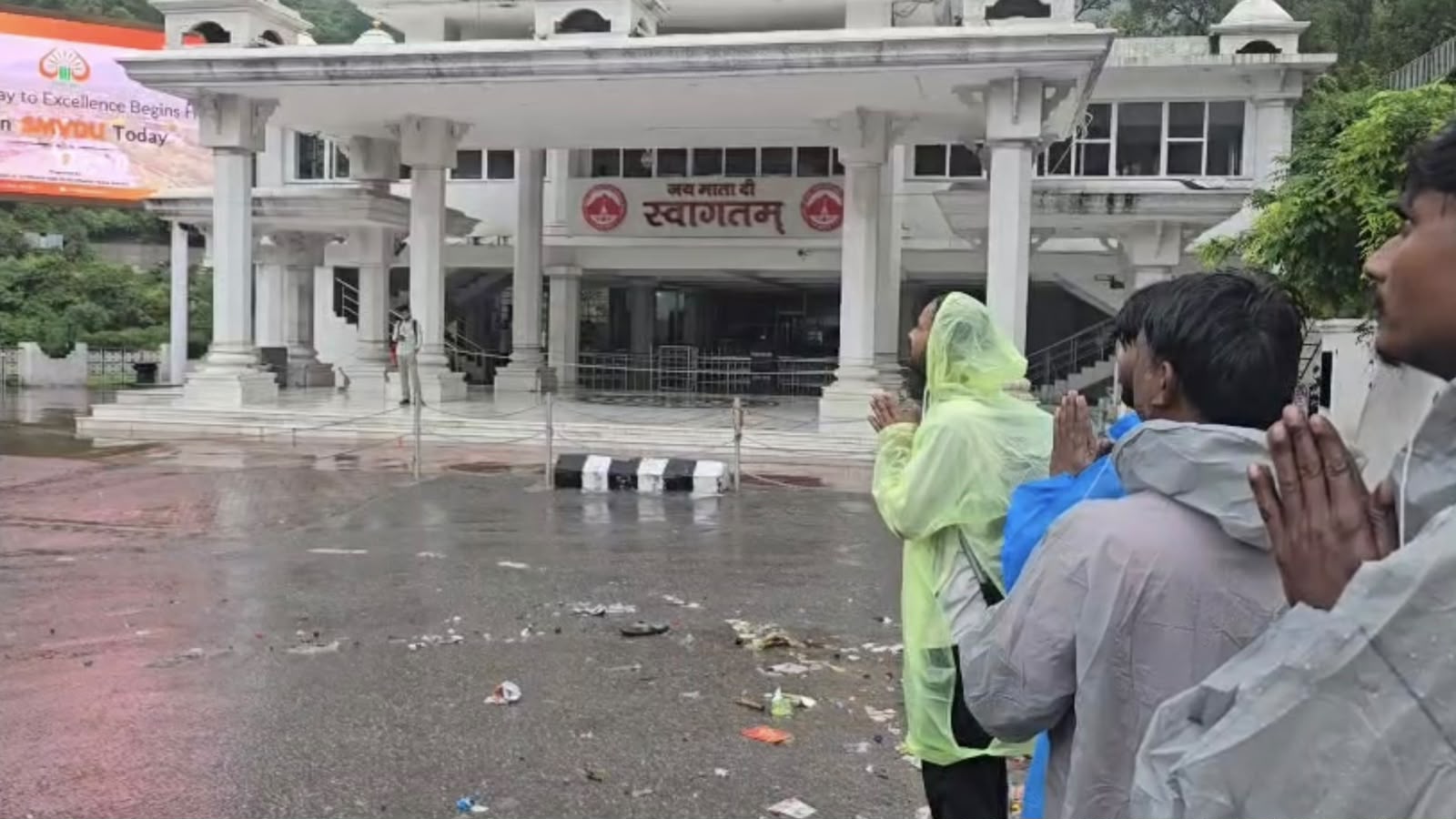 Vaishno Devi Yatra Remains Suspended for Third Consecutive Day; Thousands of Pilgrims Wait in Katra