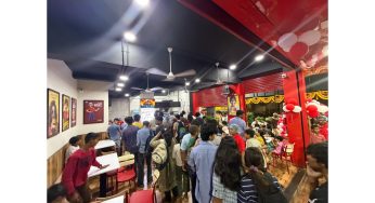 Ajay’s Café makes strong Mumbai Debut as 2,500 Customers turn up on Opening Day
